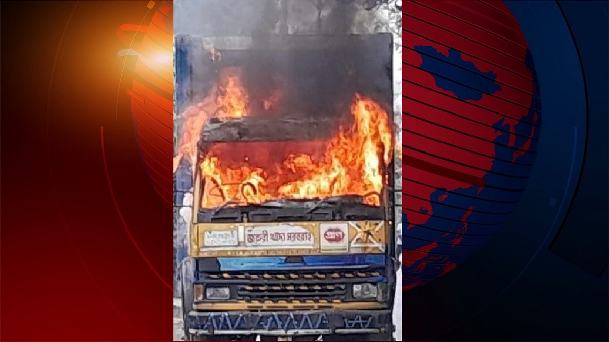 গাজীপুরে কাভার্ড ভ্যানে আগুন