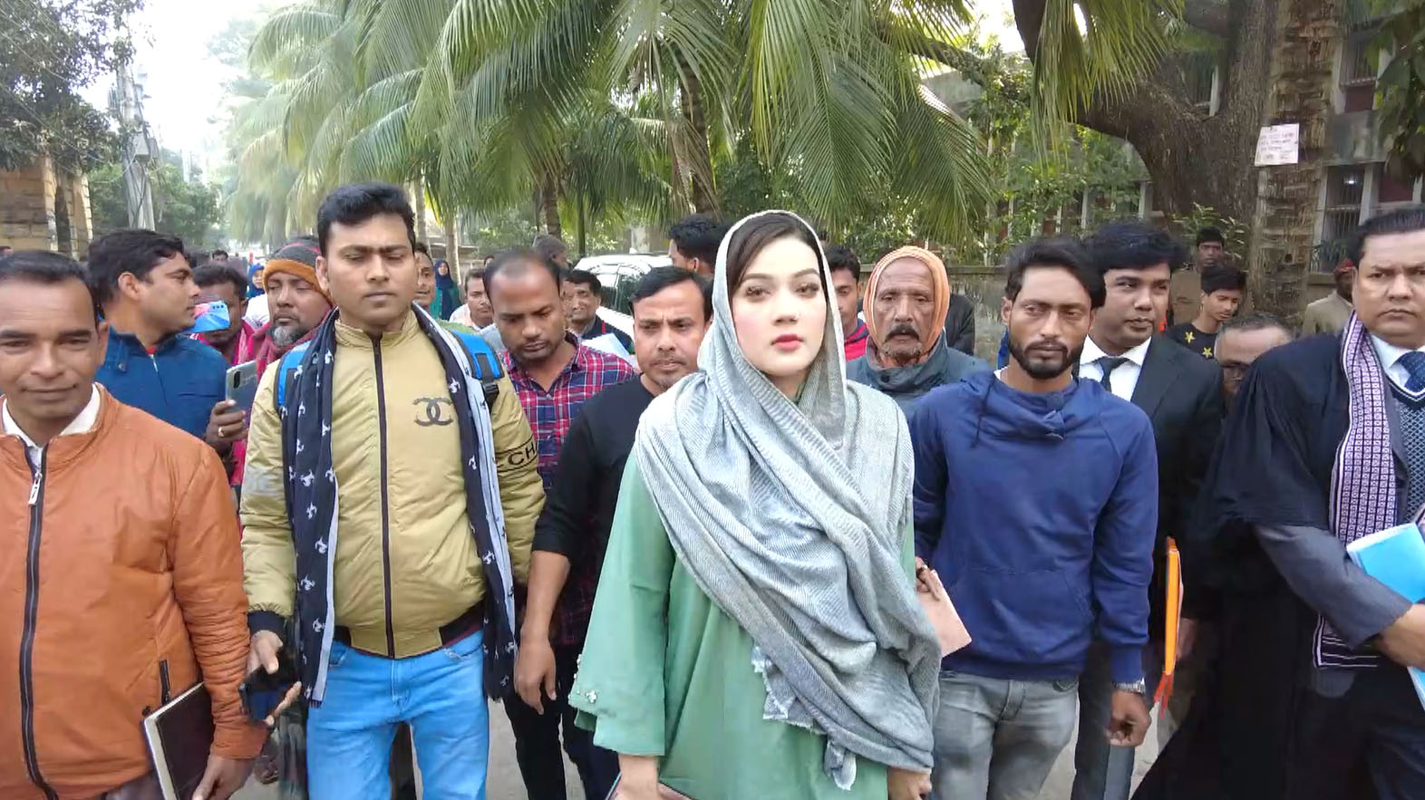 ক্ষমা পেলেন মাহি, করা হলো সতর্ক