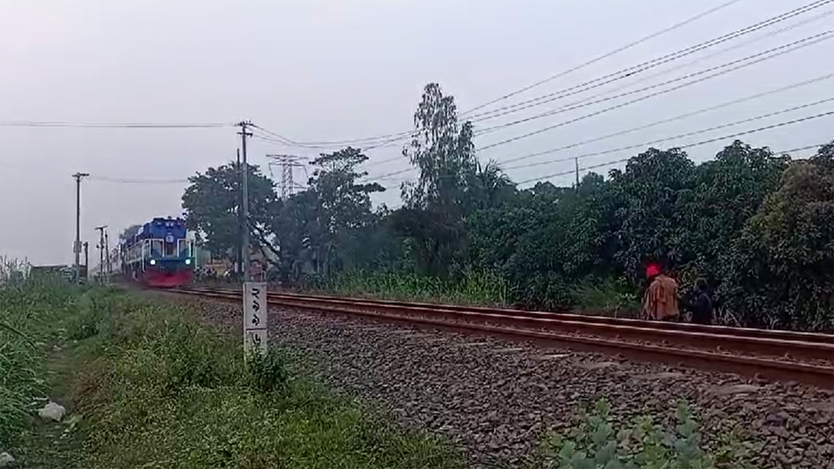 টাঙ্গাইলে ট্রেনের ধাক্কায় দুই মোটরসাইকেল আরোহী নিহত
