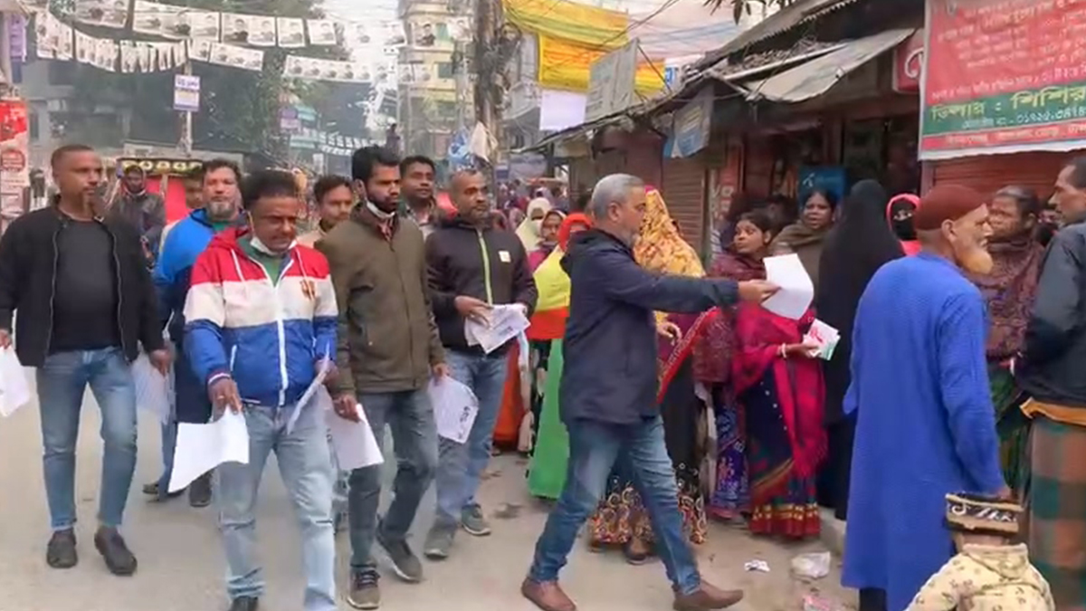 টাঙ্গাইলে বিএনপির লিফলেট বিতরণ