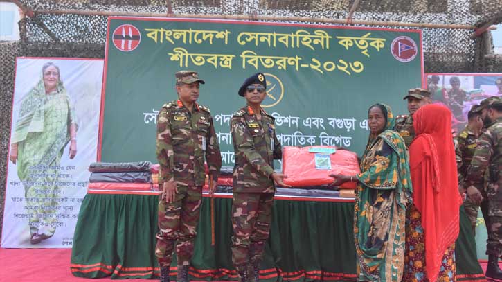 বগুড়া ও নাটোরে শীতার্তদের সেনাবাহিনীর সহায়তা