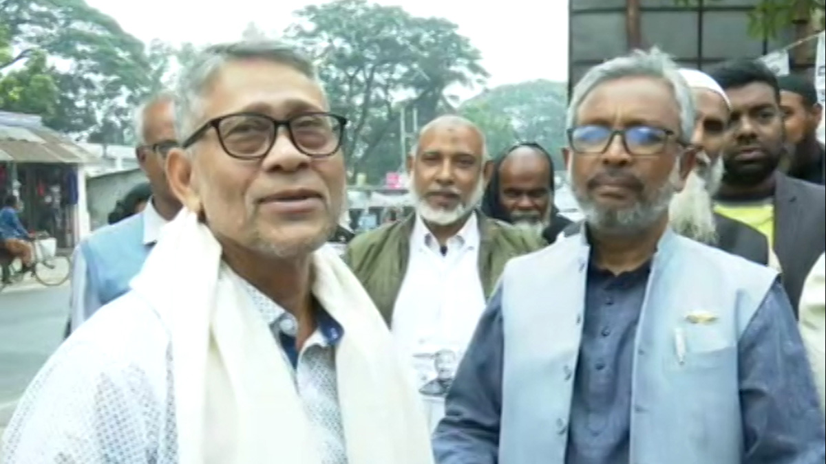 রাজশাহীতে প্রতিদ্বন্দ্বীকে ওষুধ খাইয়ে দিলেন আ.লীগ প্রার্থী