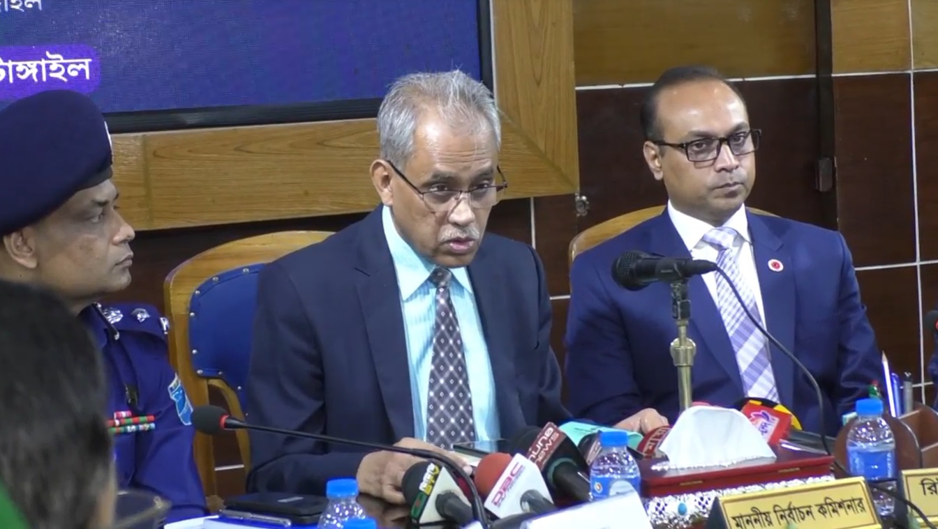 বিএনপি নির্বাচনে অংশগ্রহণ করতে চাইলে পরীক্ষা নিরীক্ষা করে দেখা হবে : ইসি আলমগীর