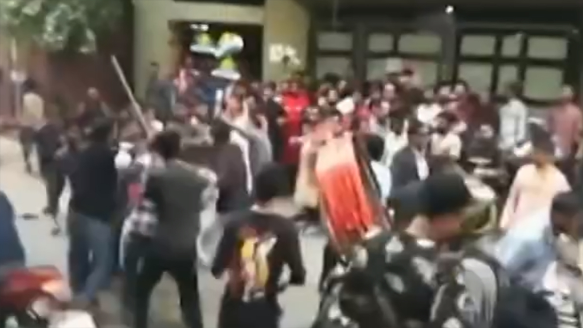 ফেরদৌসের প্রচারণায় হামলা, আহত ১৫