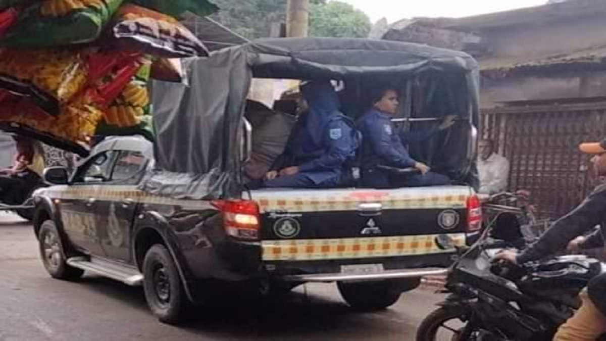গাইবান্ধায় প্রাথমিক শিক্ষক নিয়োগ পরীক্ষায় জালিয়াতি চক্রের হোতা ও পরীক্ষার্থীসহ আটক ৩৫