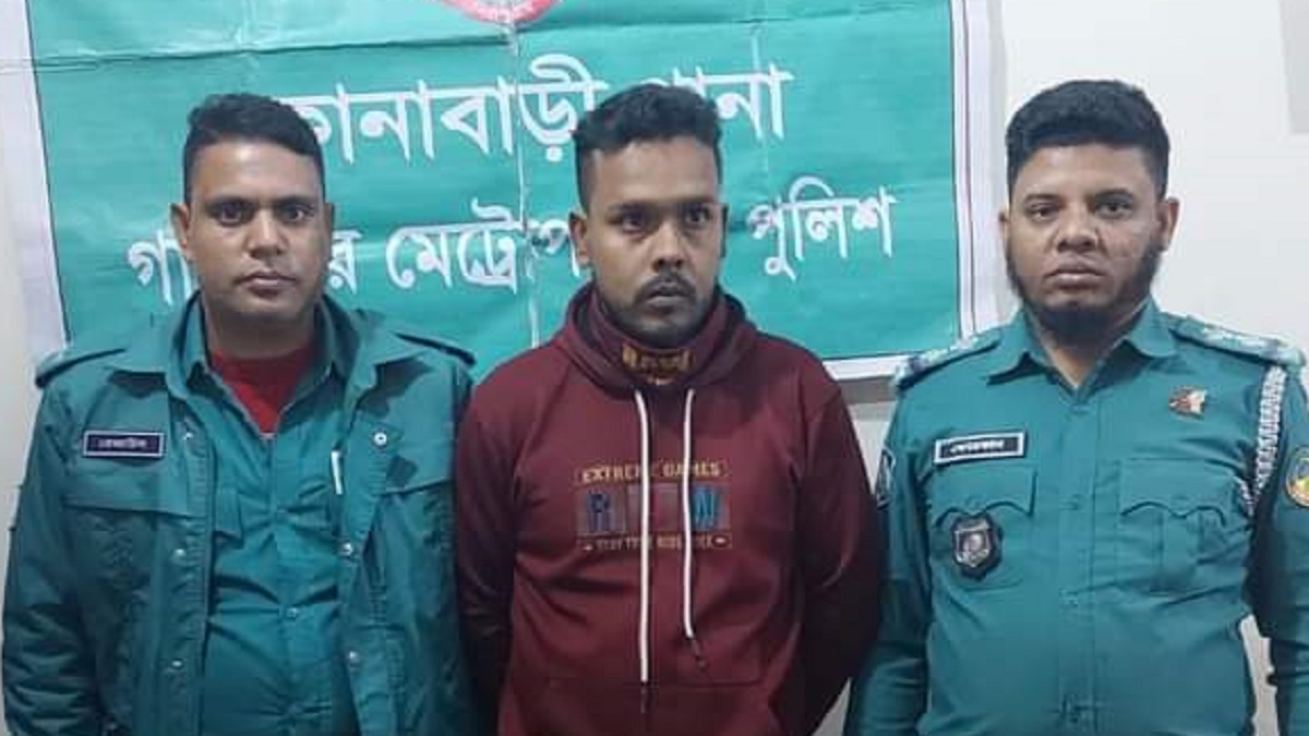 গাঁজা নিয়ে কারাগারে প্রবেশের সময় কারারক্ষী গ্রেফতার