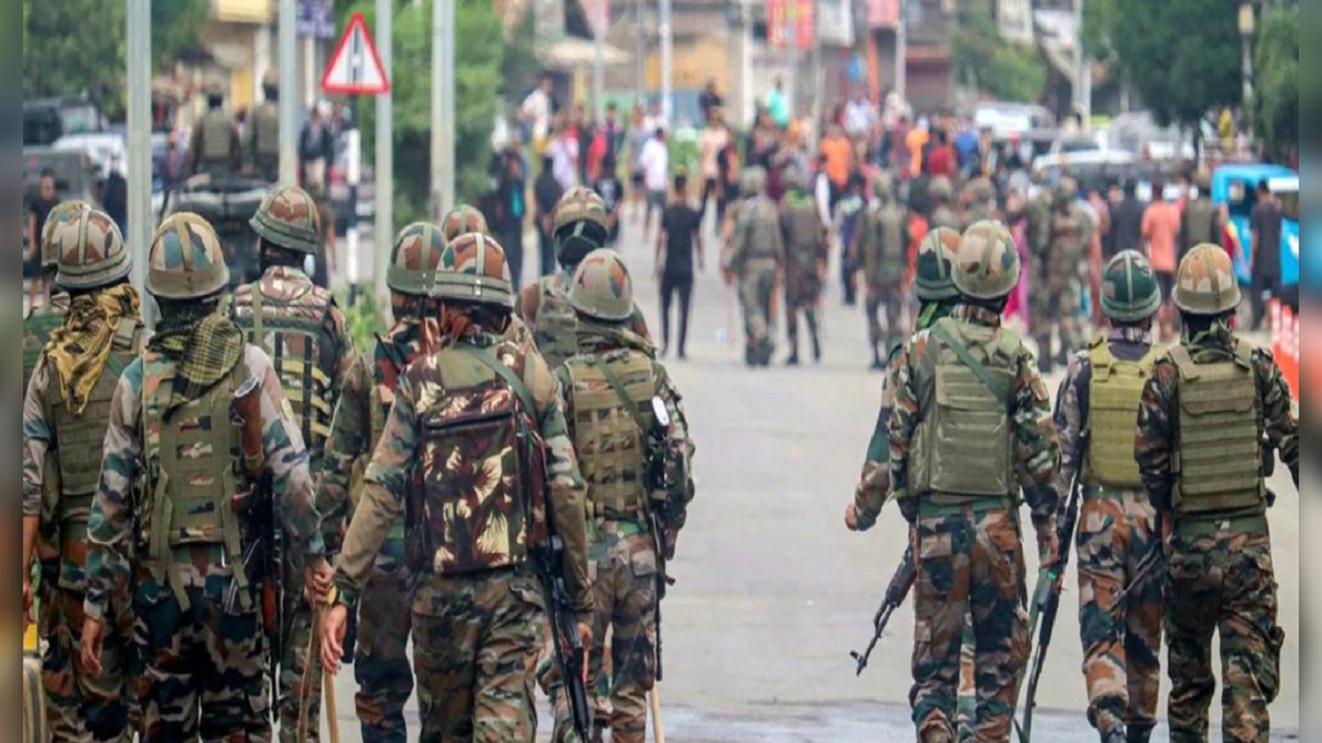 ভারতের মণিপুরে দুই সশস্ত্র গোষ্ঠীর বন্দুকযুদ্ধে ১৩ জন নিহত