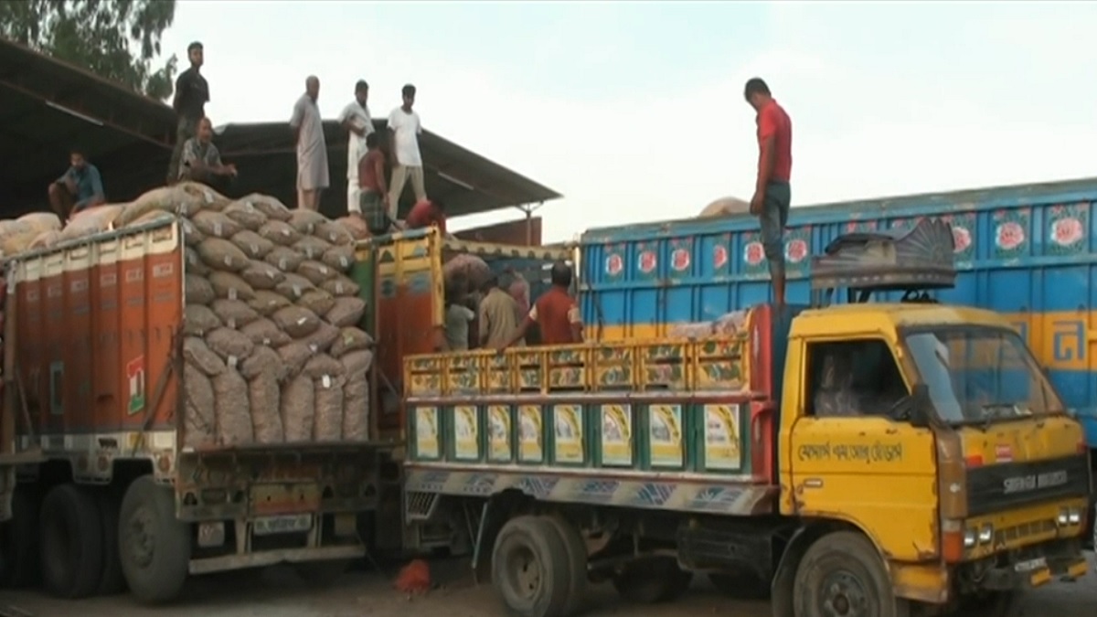 রফতানি বন্ধের খবরে পেঁয়াজ শুন্য হিলি স্থলবন্দর