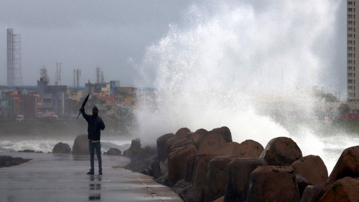 ঘূর্ণিঝড় মিগজাউমের প্রভাবে বিপর্যস্ত চেন্নাই, নিহত ৫