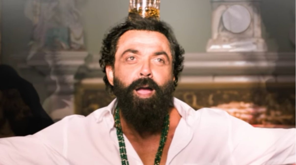 ‘জামাল জামালু কুদু’ গানে মগ্ন শ্রোতা, কিন্তু গানের অর্থ কী?