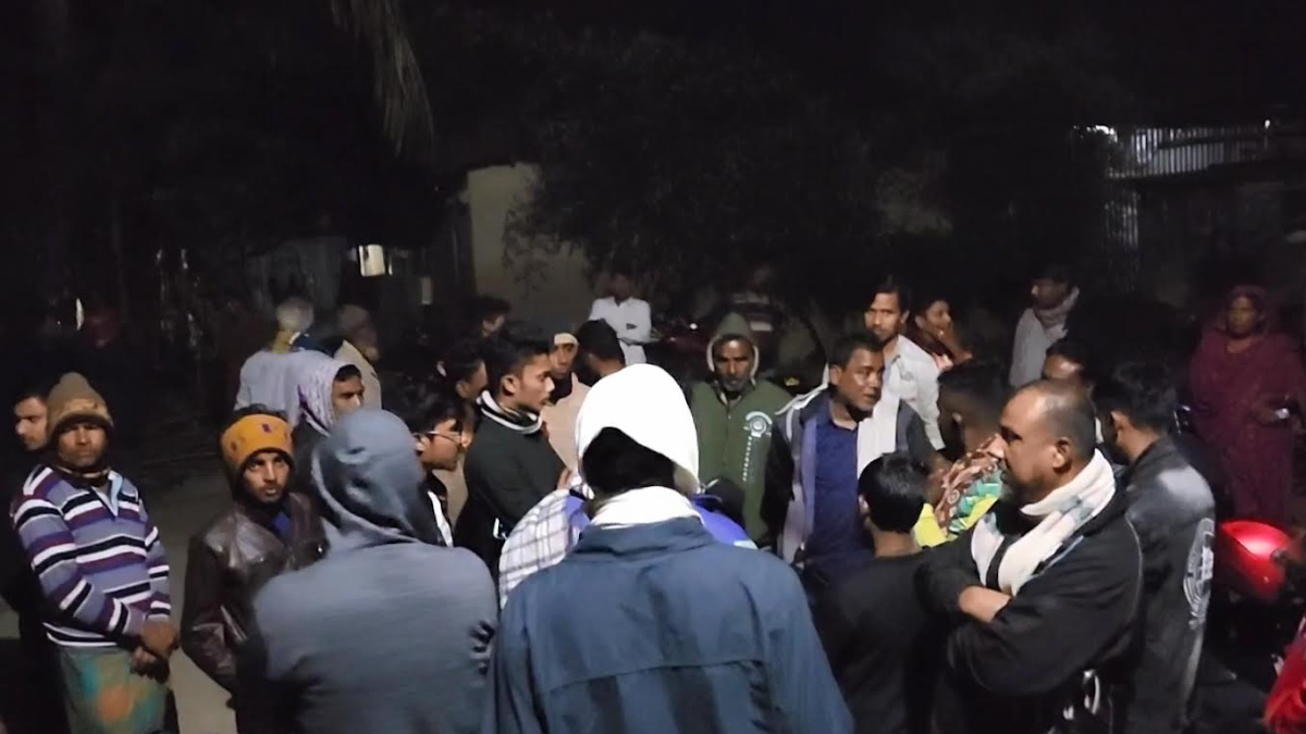 পরিবারের সবাই স্বতন্ত্র প্রার্থীর প্রচারণায়, এদিকে ঘরের তালা ভেঙে সব নিয়ে গেলো চোর