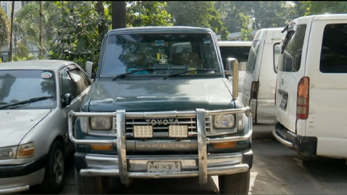 পাজেরো-রেঞ্জ রোভারে দেদারছে চলছে ইয়াবা পাচার