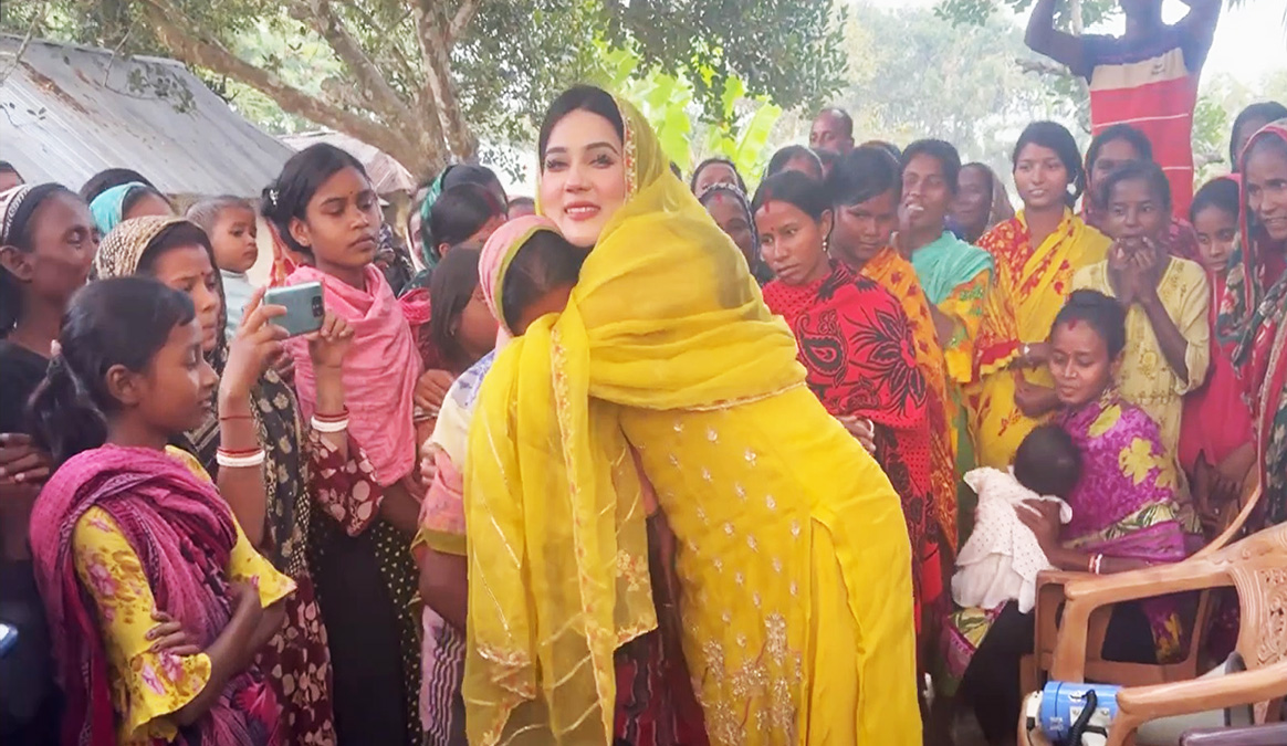 ক্ষুদ্র নৃগোষ্ঠীর ভালোবাসায় সিক্ত মাহি