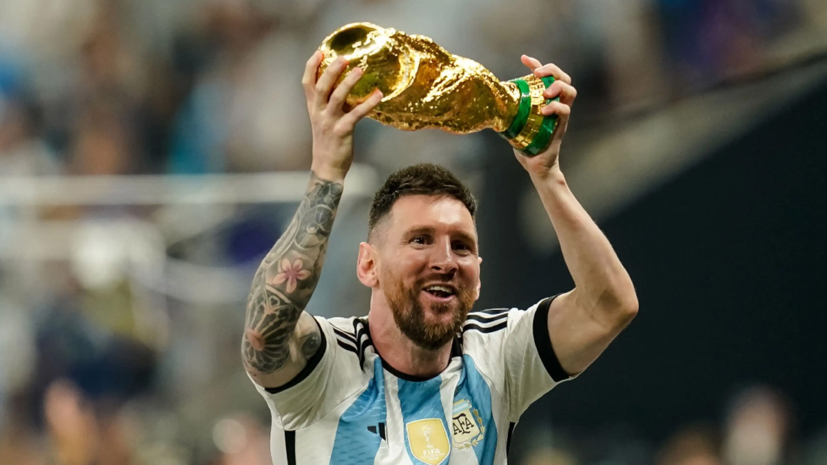 অমরত্বের এক বছর