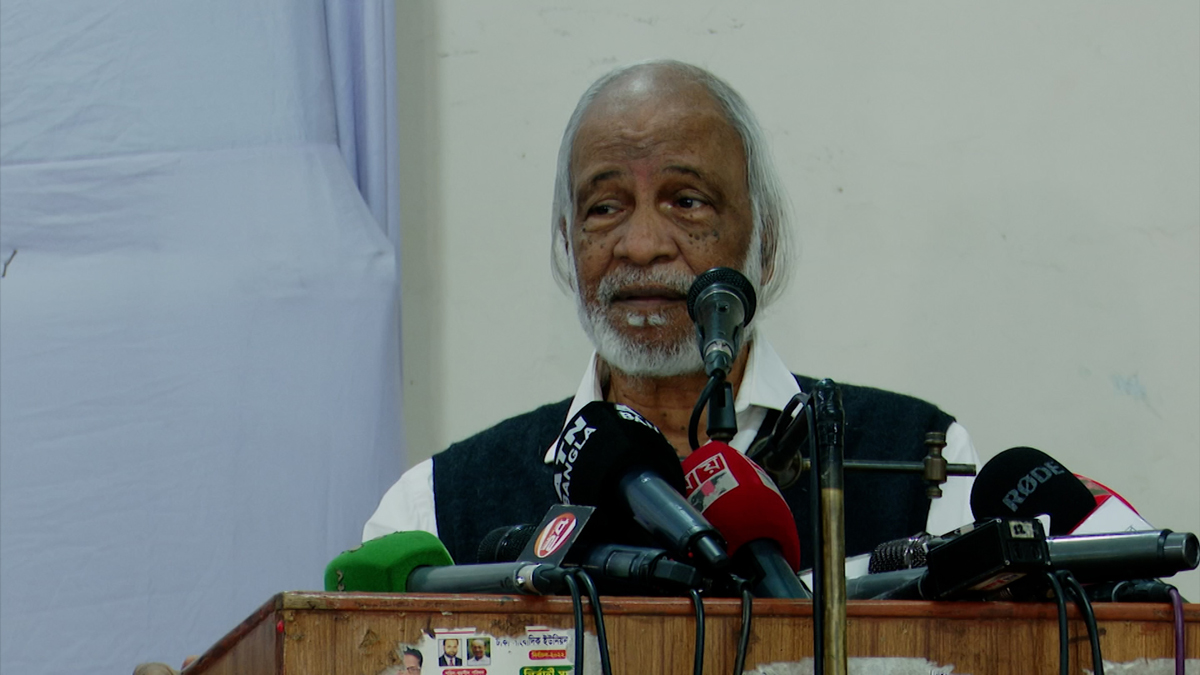 কোনো পেশায় বিএনপি-আ. লীগের বিভাজন কাম্য নয়: ড. মঈন খান