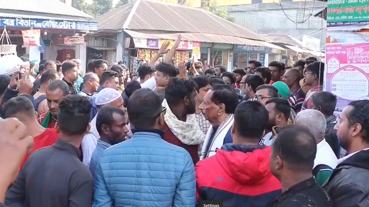 পাবনা-১ আসনের স্বতন্ত্র প্রার্থী আবু সাইয়িদকে ‘অবরুদ্ধ’ করার অভিযোগ