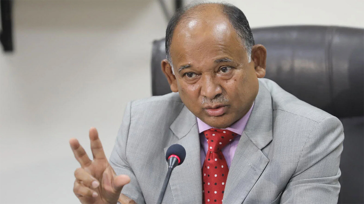 ভোটারদের হুমকি দেয়ায় রেলমন্ত্রীকে শোকজ