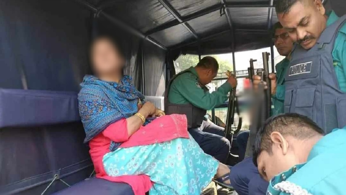 পুলিশকে লাঞ্ছিত করার অভিযোগে আটক নারী