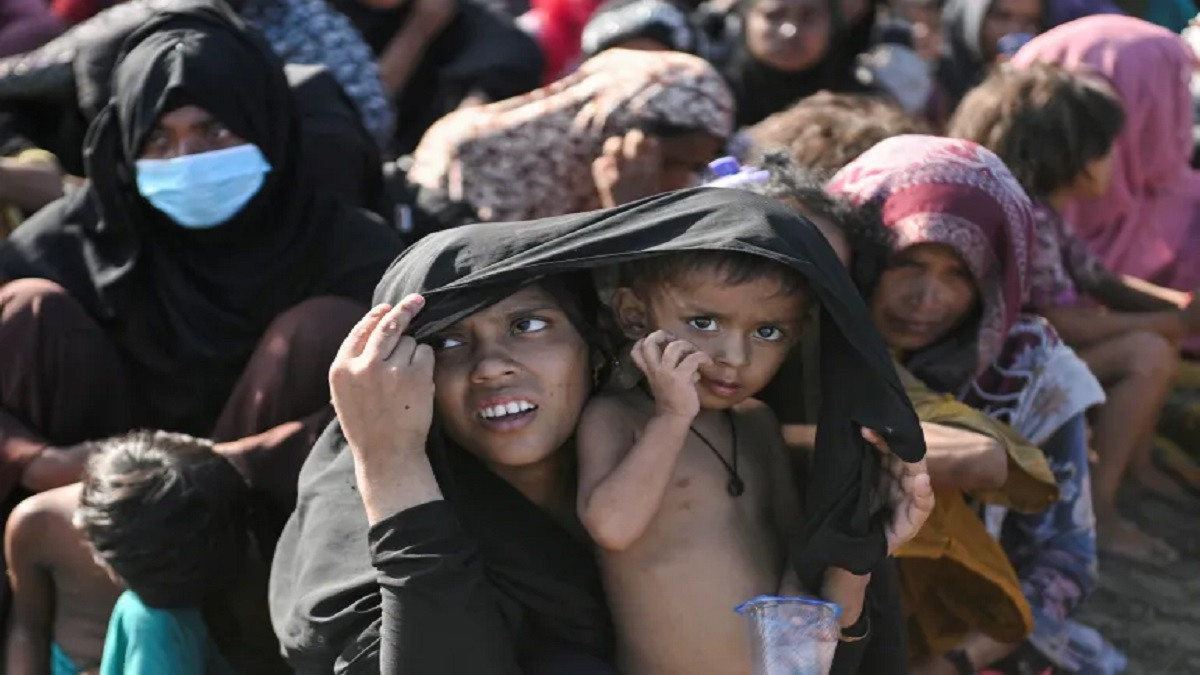 রোহিঙ্গা শরণার্থীদের ওপর বিরক্ত ইন্দোনেশিয়া