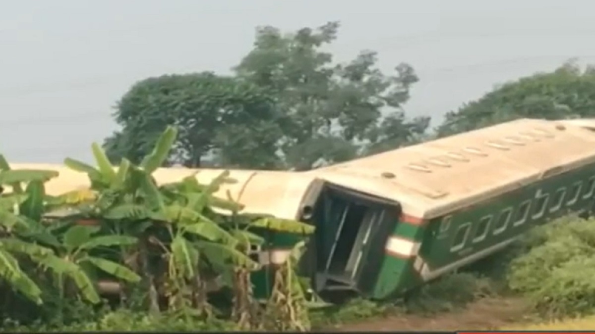 গাজীপুর ট্রেন দুর্ঘটনা: জেলা প্রশাসন ও রেলওয়ে কর্তৃপক্ষের তদন্ত কমিটি গঠন