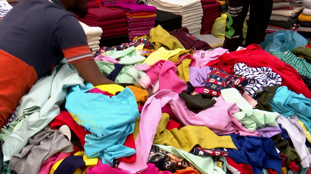 ঢাকায় ঠান্ডার প্রকোপ কম, এখনও জমে উঠেনি শীতপোশাকের বাজার