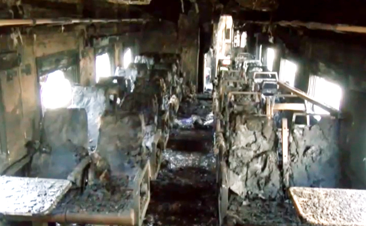 পোড়া ক্ষত আর দগ্ধ স্মৃতি নিয়েই ছেড়ে গেলো মোহনগঞ্জ এক্সপ্রেস