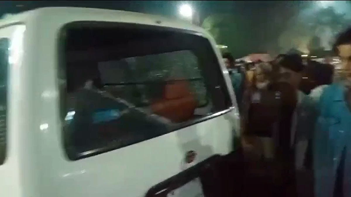 ব্রাহ্মণবাড়িয়া-৩: স্বতন্ত্র প্রার্থীর প্রচারণা গাড়ি ভাঙচুরের অভিযোগ ছাত্রলীগের বিরুদ্ধে