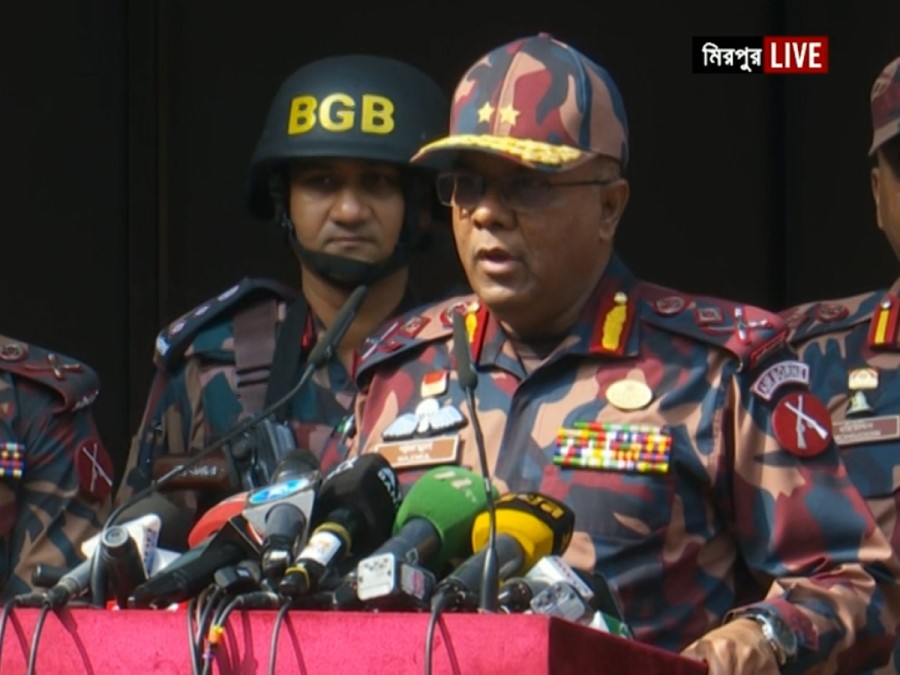 পরিস্থিতি নিয়ন্ত্রণের বাইরে গেলেও ব্যবস্থা রাখা হয়েছে: বিজিবি মহাপরিচালক