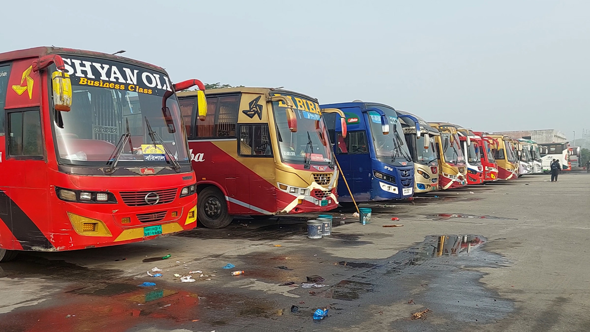 বরগুনায় বাস ধর্মঘট, বিপাকে যাত্রীরা