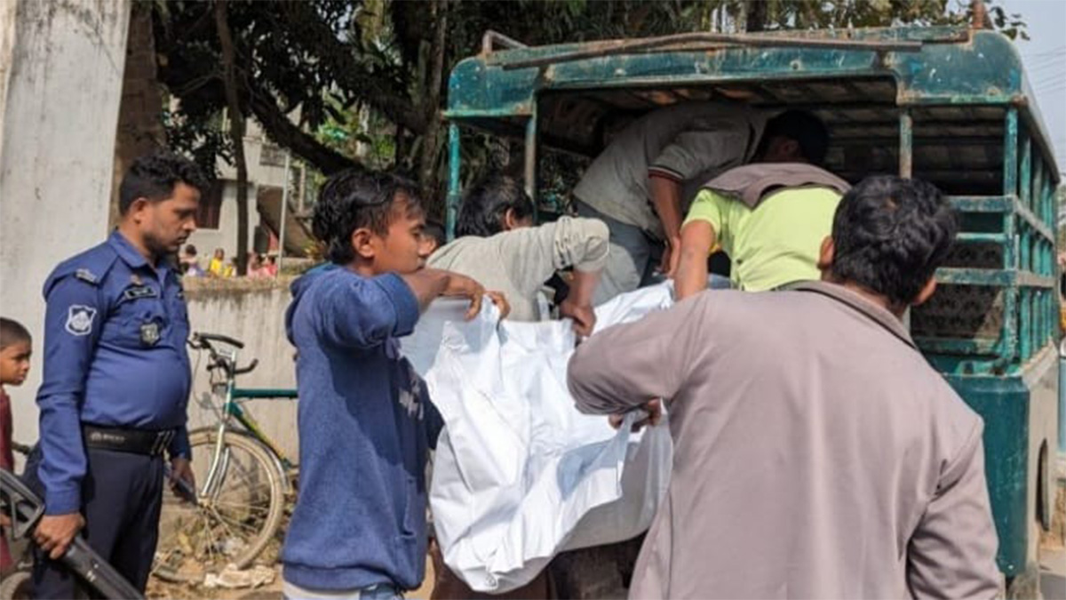 ফুলের বাগান পরিচর্যার সময় পিকআপ ভ্যানের চাপায় স্কুল শিক্ষিকা নিহত