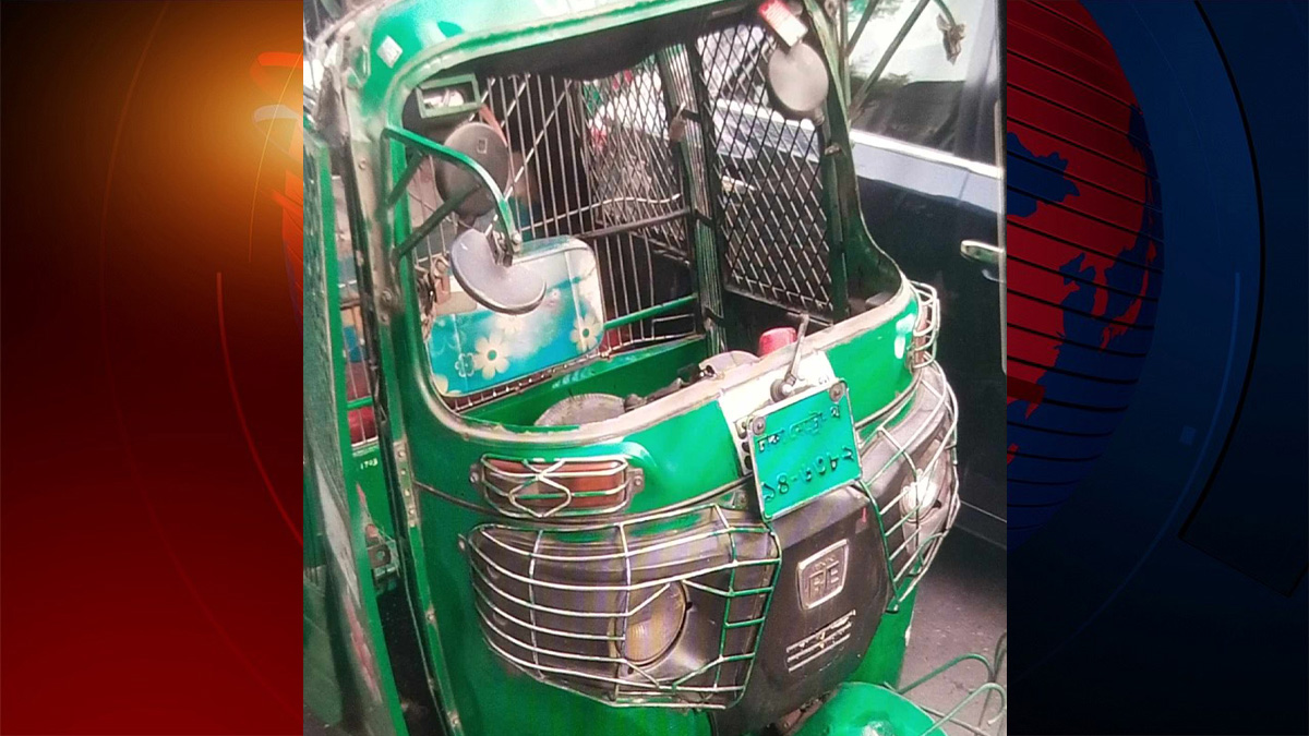 হাতিরঝিলে সিএনজির চাকা ফেটে নিয়ন্ত্রণ হারিয়ে চালকের মৃত্যু