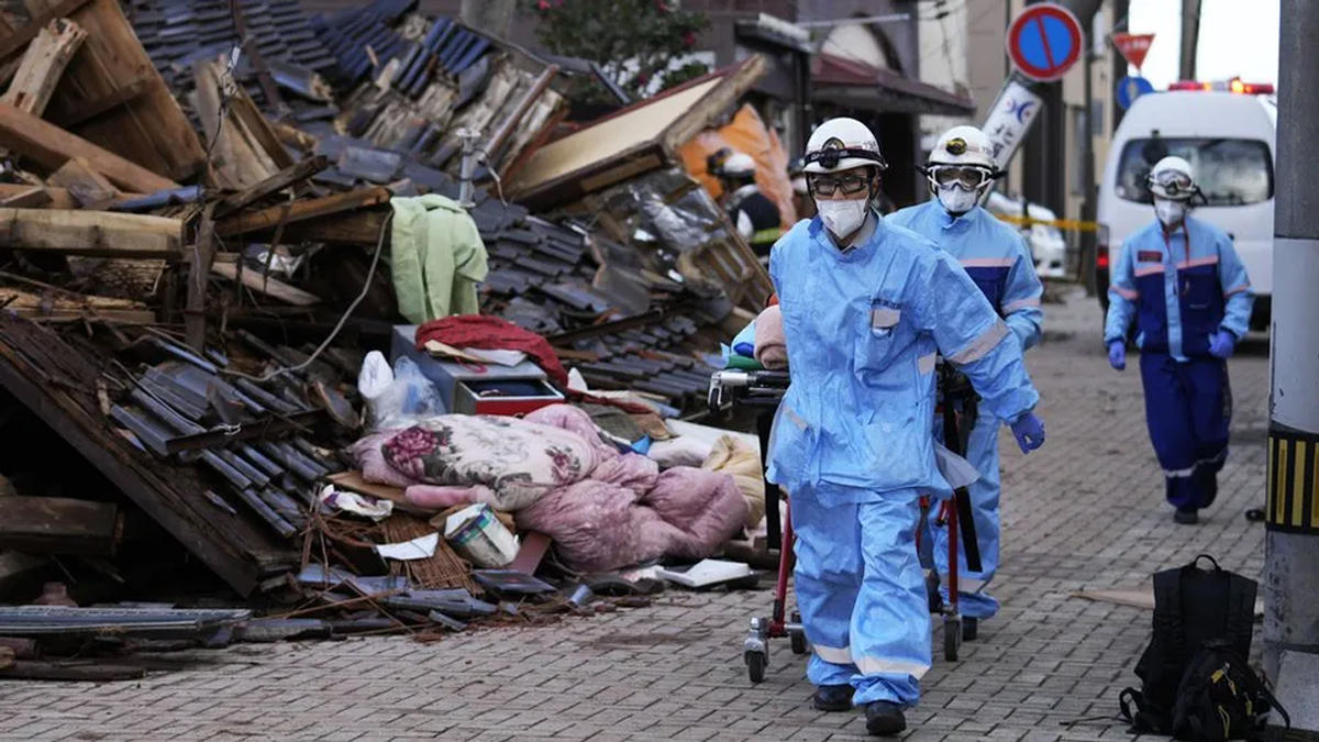 জাপানে ভয়াবহ ভূমিকম্পে প্রায় ২৫০ জনের প্রাণহানির শঙ্কা