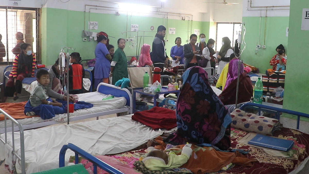 প্রচণ্ড শীতে খাগড়াছড়ির হাসপাতালে বাড়ছে ঠান্ডাজনিত রোগী