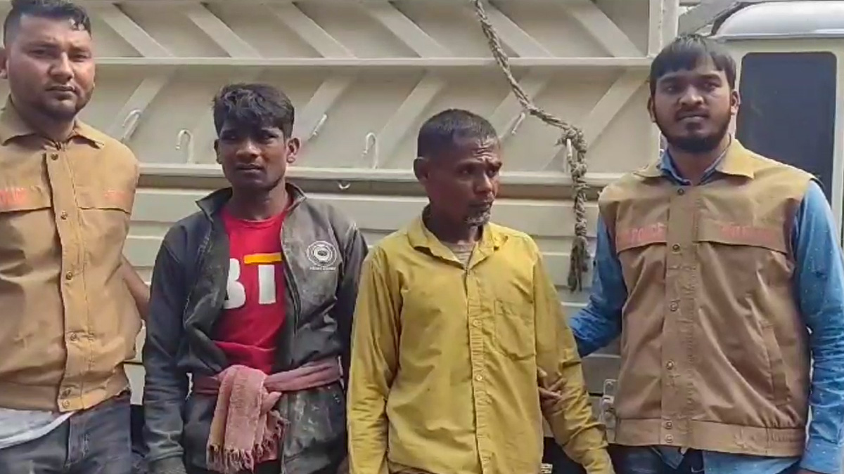 খাগড়াছড়িতে এক হাজার লিটার চোলাই মদসহ আটক ২