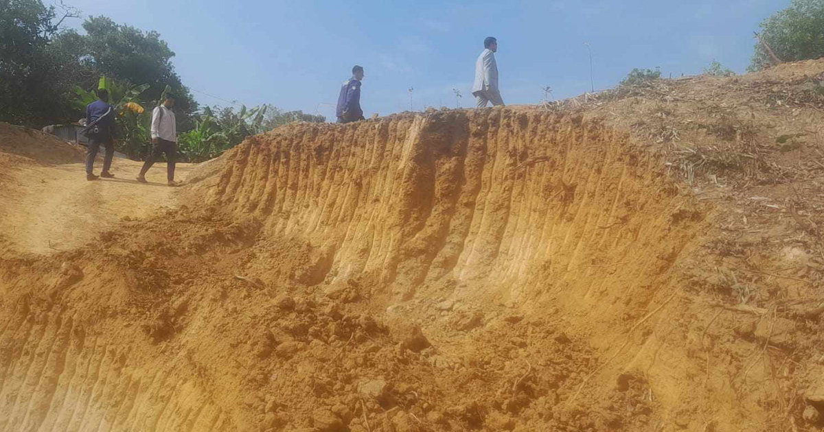 খাগড়াছড়িতে পাহাড় কাটার দায়ে অভিযুক্ত ব্যক্তিকে দেড় লাখ টাকা জরিমানা