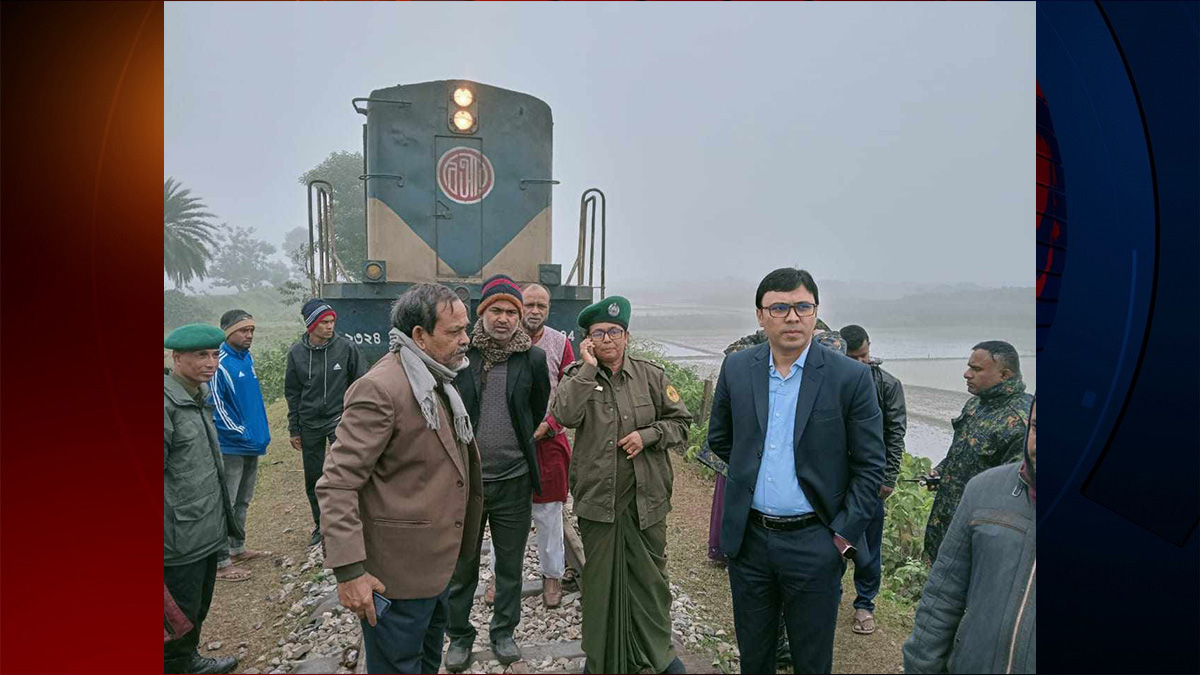 পূর্বধলায় রেললাইনের স্লিপার তুলে নাশকতার চেষ্টা