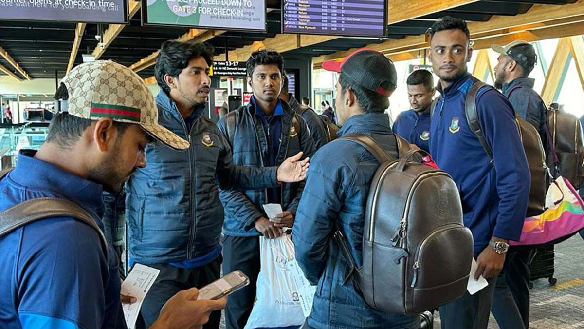 স্মরণীয় সিরিজ শেষে দেশে ফিরেছে টাইগাররা