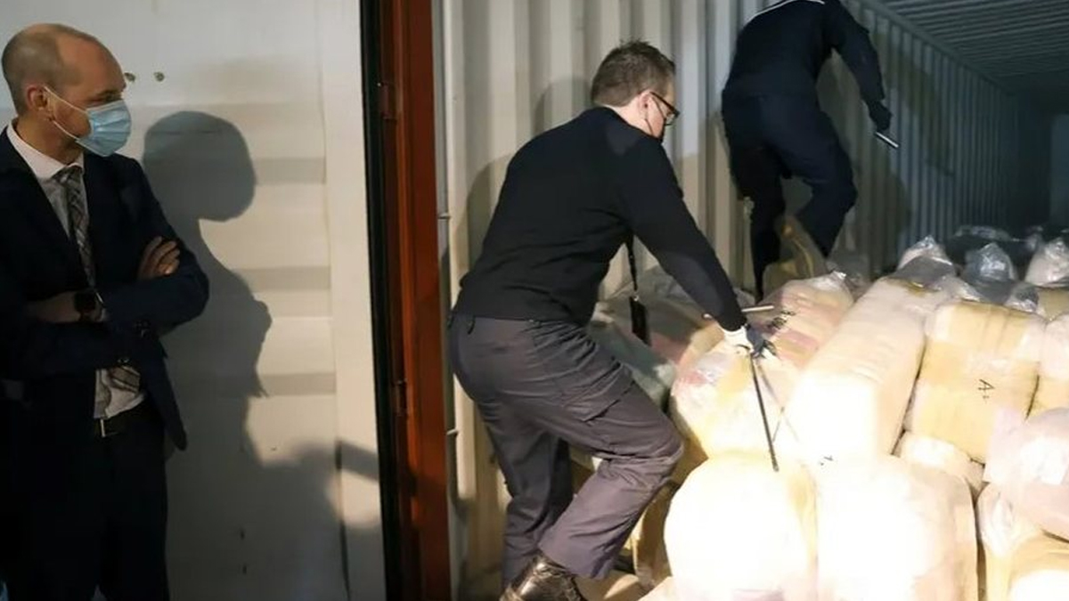 কলম্বিয়া উপকূলে ৮শ’ কেজি কোকেন জব্দ