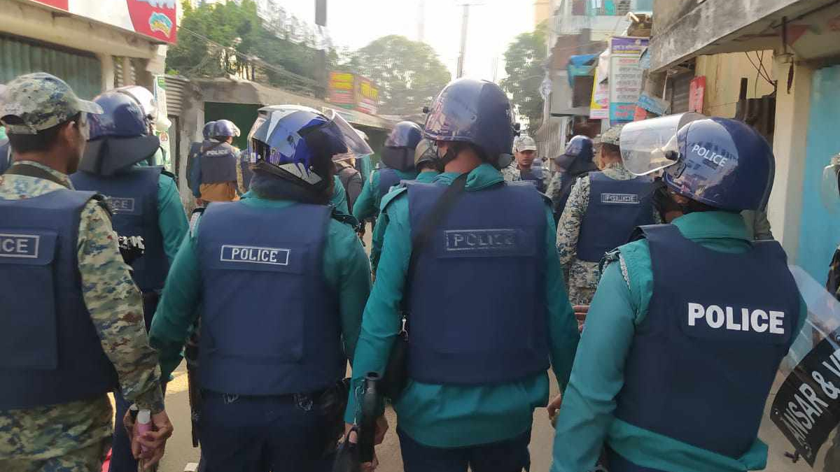 চট্টগ্রামে পুলিশের সাথে বিএনপি নেতাকর্মীদের ধাওয়া পাল্টা ধাওয়া