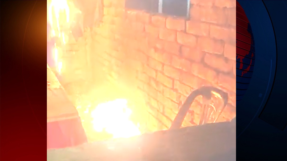 শরীয়তপুরে নৌকা ও ঈগলের নির্বাচনী ক্যাম্পে আগুন