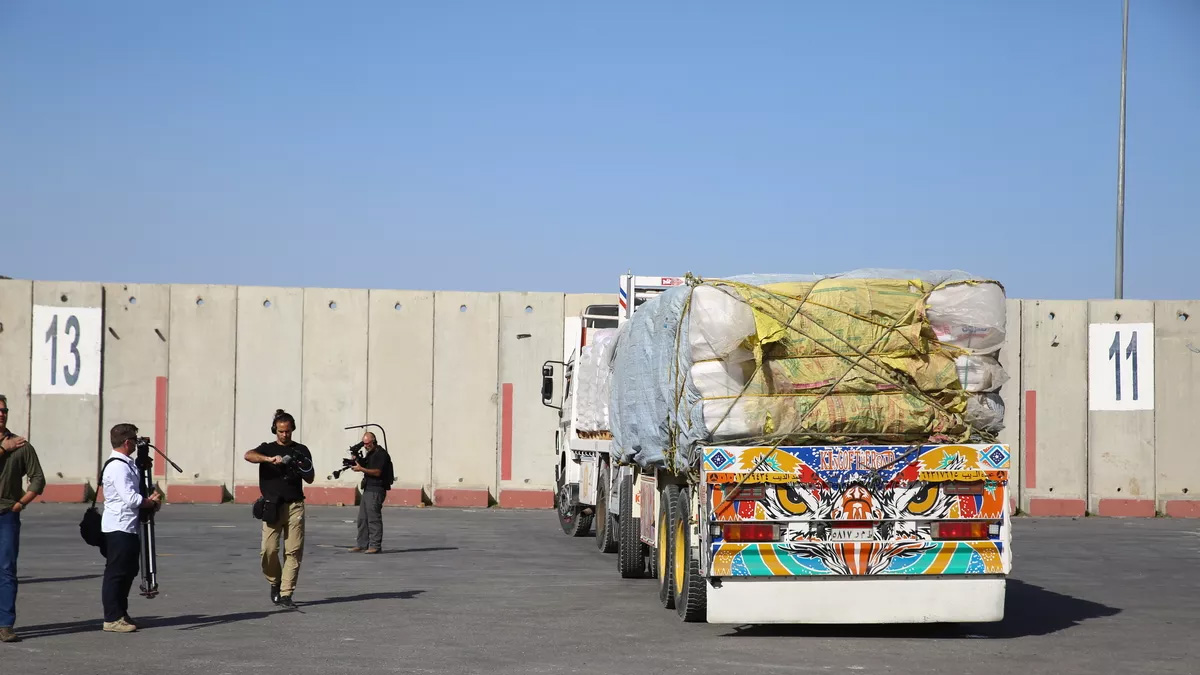 গাজায় প্রবেশ করলো ত্রাণ