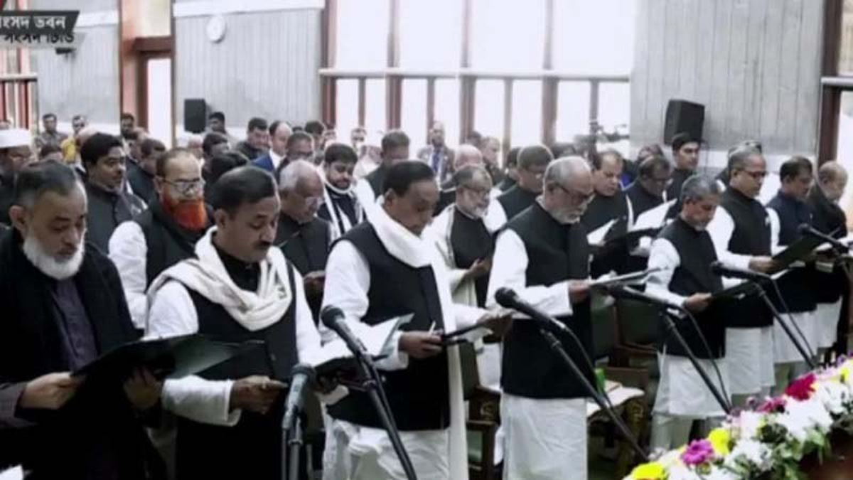 প্রধানমন্ত্রীর আমন্ত্রণে কাল ৬২ জন স্বতন্ত্র এমপি যাচ্ছেন গণভবনে