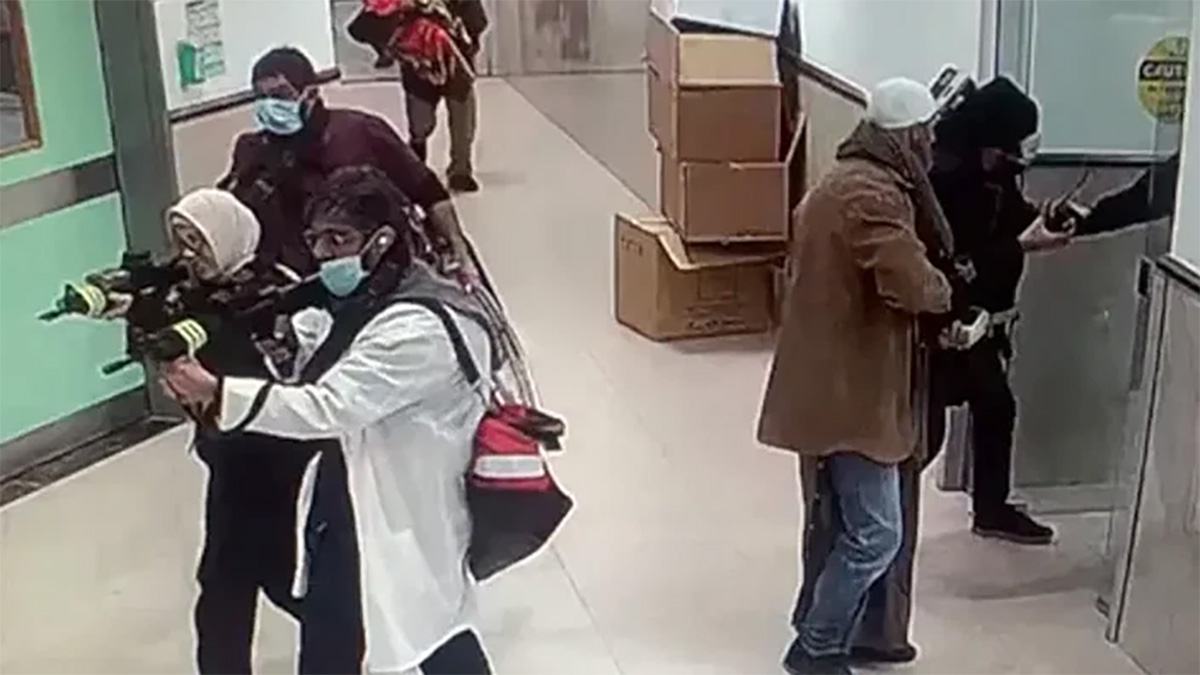 চিকিৎসকের ছদ্মবেশে হাসপাতালে ইসরায়েলের হামলা, নিহত ৩