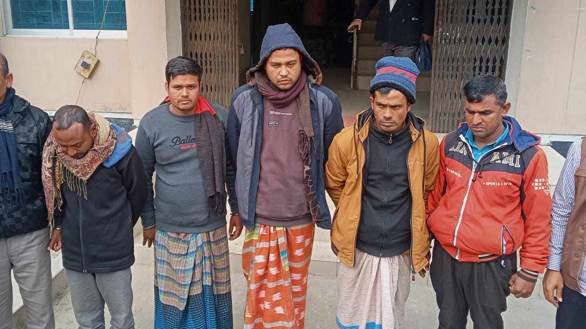 জামালপুরে জুয়ার আসর থেকে ইউপি সদস্যসহ গ্রেফতার ৬