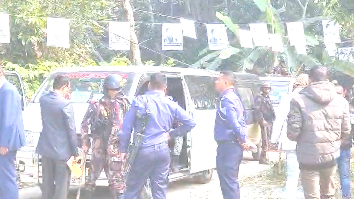 মাদারীপুরে প্রকাশ্যে নৌকায় সিল মারার অভিযোগ