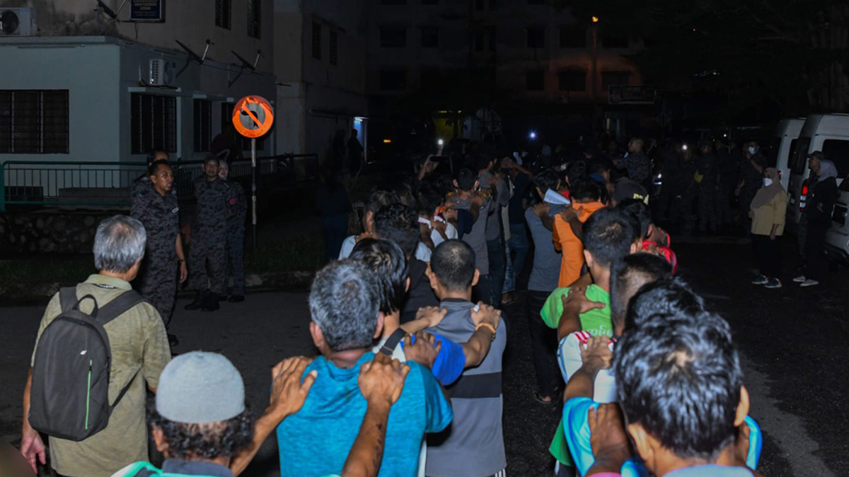 মালয়েশিয়ায় দুই শতাধিক বাংলাদেশিসহ ৫৬১ অভিবাসী আটক