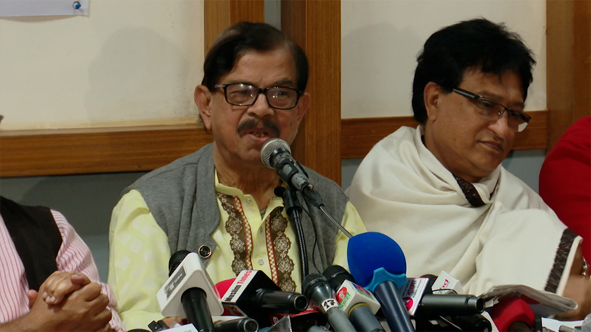 সরকার ফোর টুয়েন্টি তা দেশের মানুষ ও পশ্চিমারা জানে: মান্না