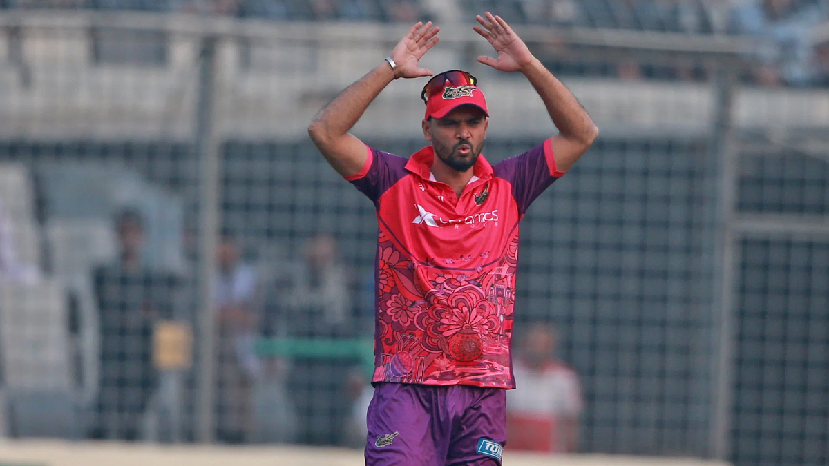 আনফিট হয়ে ম্যাচ খেলাটা আদর্শ না: মাশরাফী