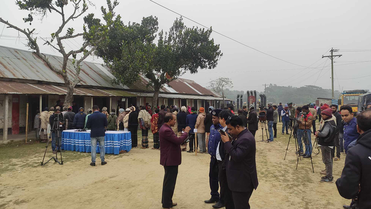 ময়মনসিংহ-৩ আসনের স্থগিত কেন্দ্রের ভোটগ্রহণ শুরু