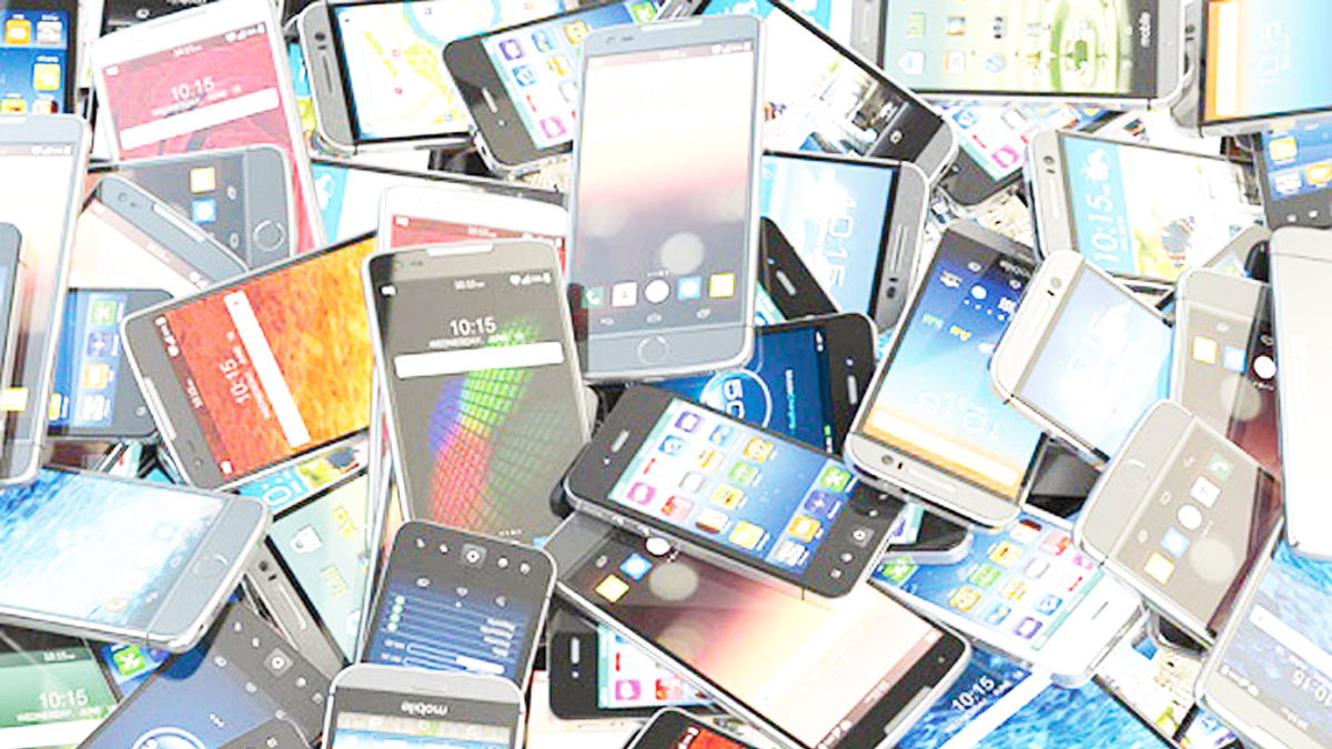 হারানো মোবাইলের ছবি-ভিডিও নিয়ে ব্যাক্লমেইল